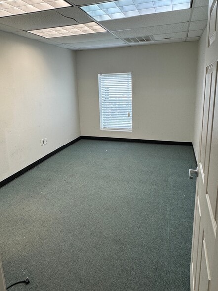 More Photos Of 8717 Windswept Ln, Houston Warehouse For Lease
