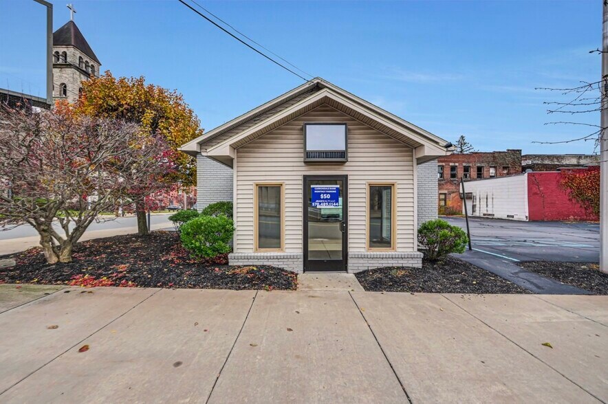 More Photos Of 67 Salem Ave, Carbondale Storefront Retail Office For Sale