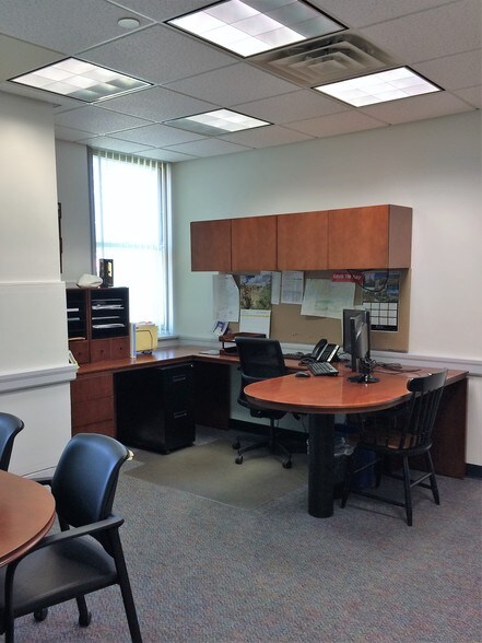 More Photos Of 146 Hartford Rd, Manchester Loft Creative Space For Lease