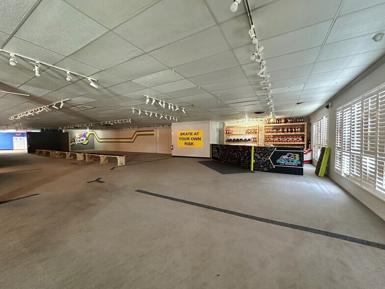 More Photos Of 16525 North Fwy, Houston Freestanding For Lease