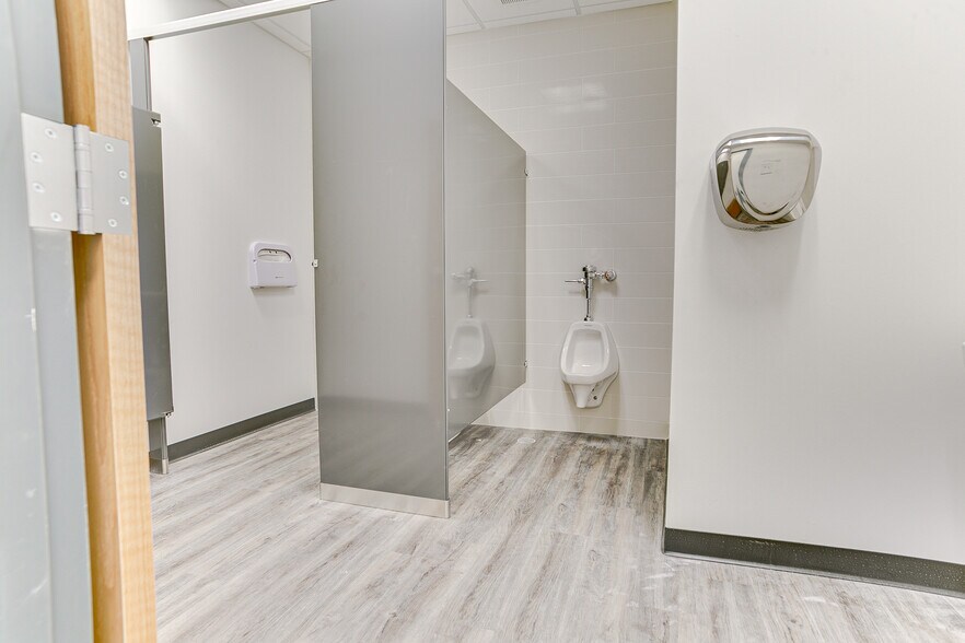 More Photos Of 2710 College Ave, Alton Medical For Lease