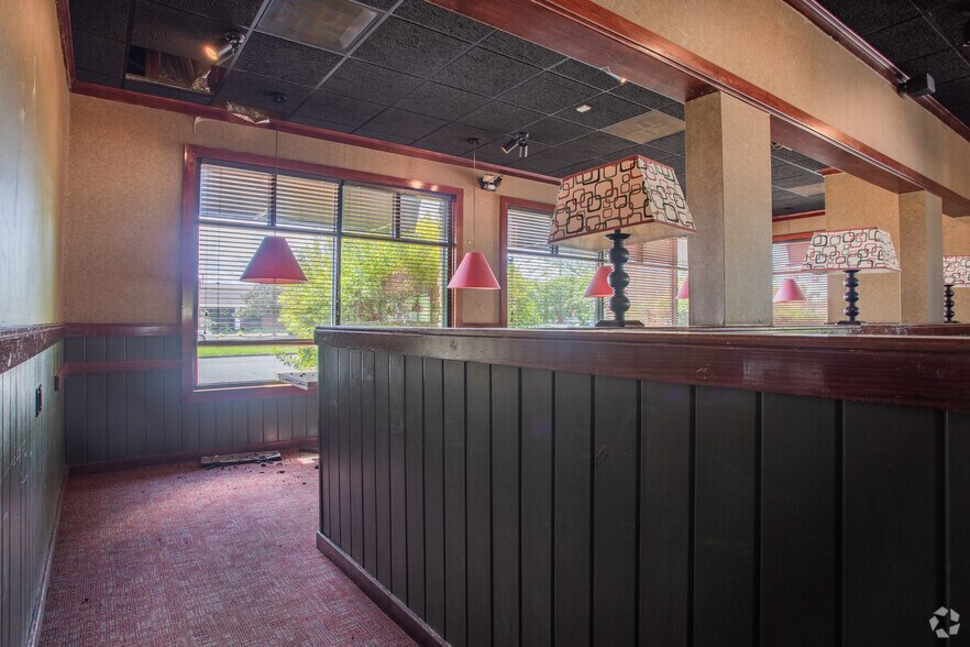 More Photos Of 4066 Victory Blvd, Portsmouth Restaurant For Lease