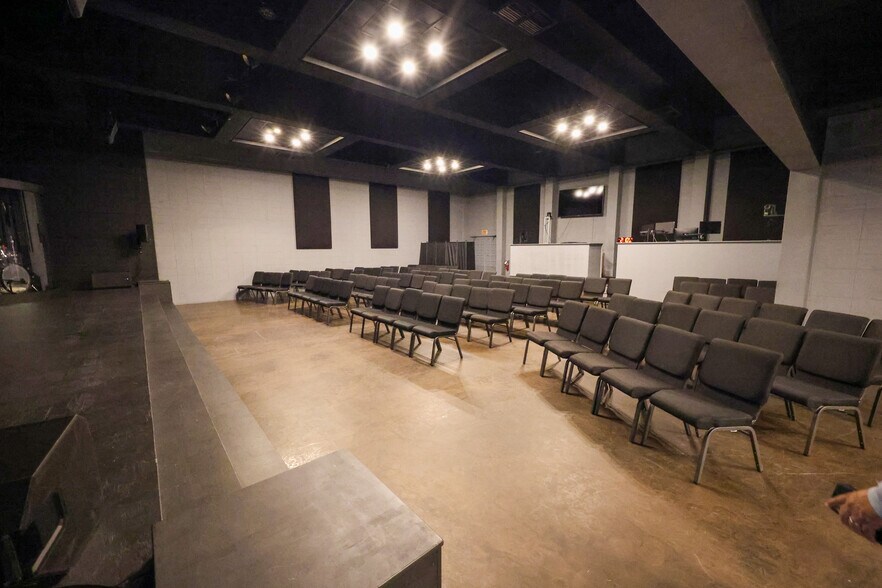 More Photos Of 3005 S Tuttle Ave, Sarasota Religious Facility For Sale