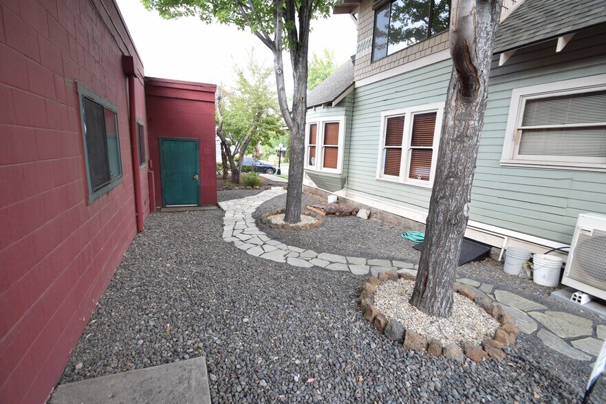 More Photos Of 888 NW Hill St, Bend Office For Lease