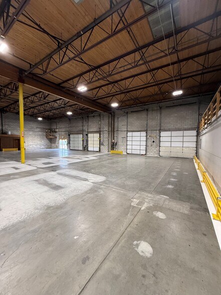More Photos Of 865-955 W Amity Rd, Boise Warehouse For Lease