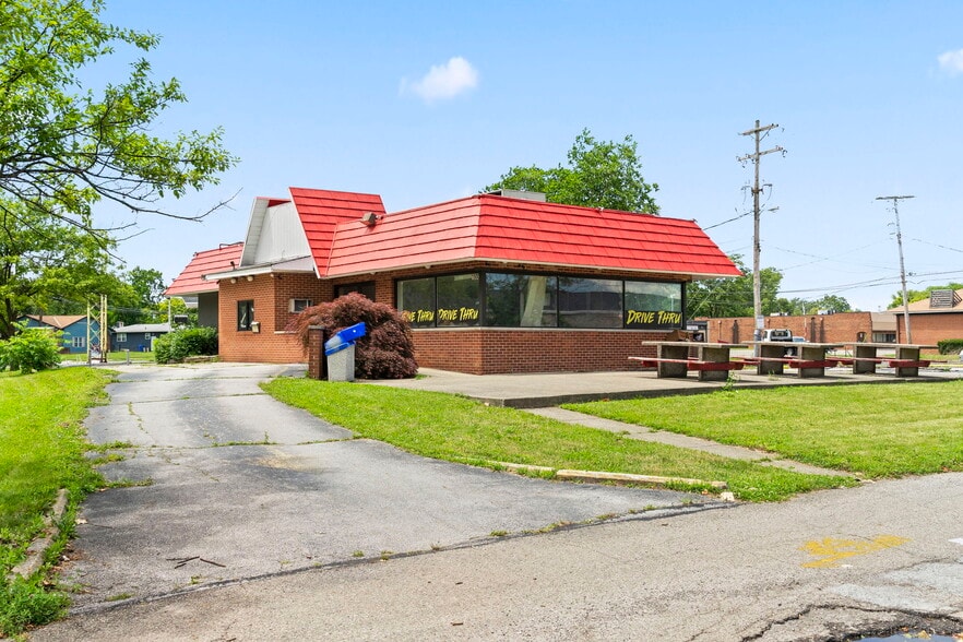 More Photos Of 1900 Tamarack Cir S, Columbus Fast Food For Lease