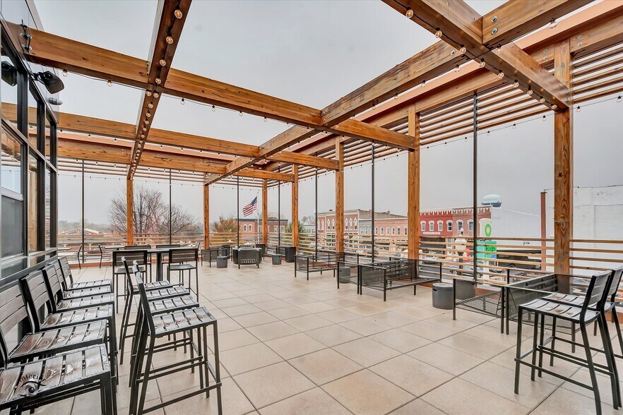 More Photos Of 140 Washington Sq, Washington General Retail For Sale