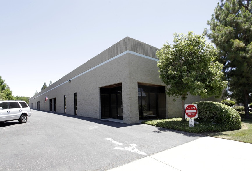More Photos Of 3201-3207 Pegasus Dr, Bakersfield Warehouse For Sale