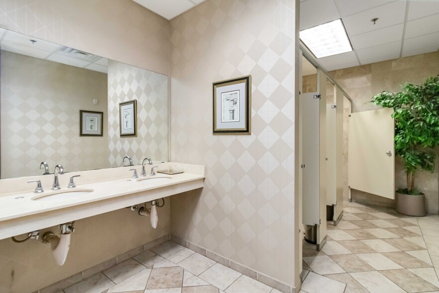 More Photos Of 500 Plantation Park Dr, Loganville Office For Sale