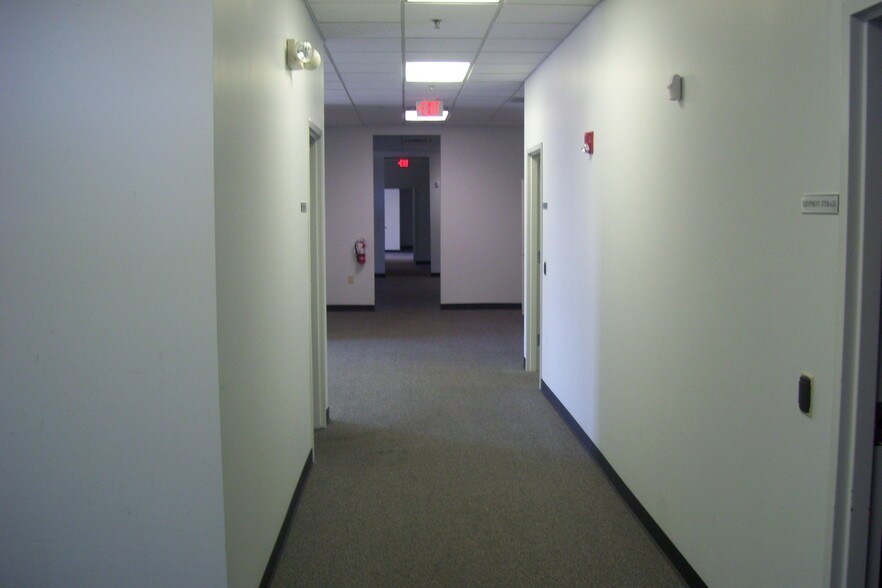 More Photos Of 1907 S College St, Auburn Storefront Retail Office For Lease