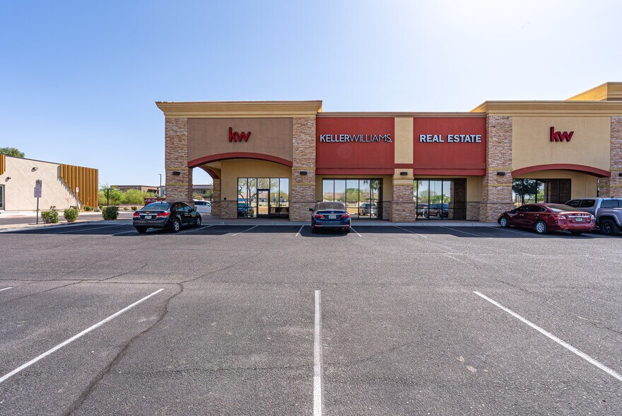 More Photos Of 2403 N Pebble Creek Pkwy, Goodyear General Retail For Lease