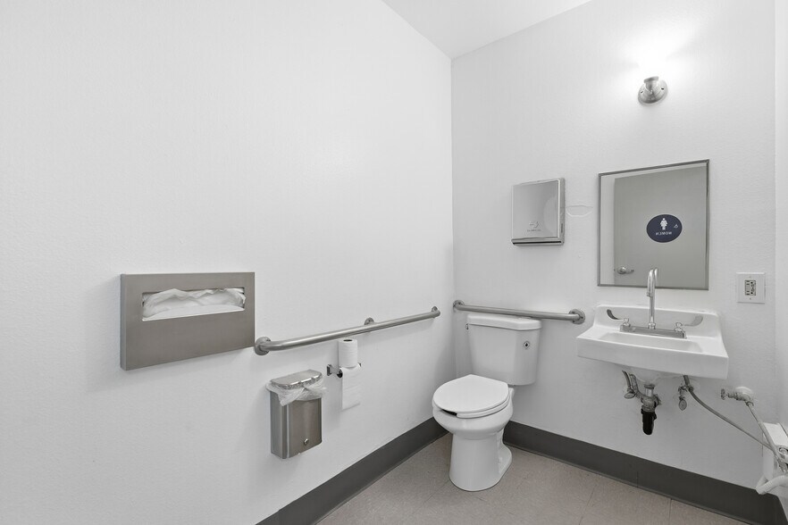 More Photos Of 5918 S Vermont Ave, Los Angeles Unknown For Lease