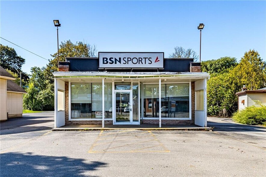 Primary Photo Of 2195 Monroe Ave, Rochester Freestanding For Sale