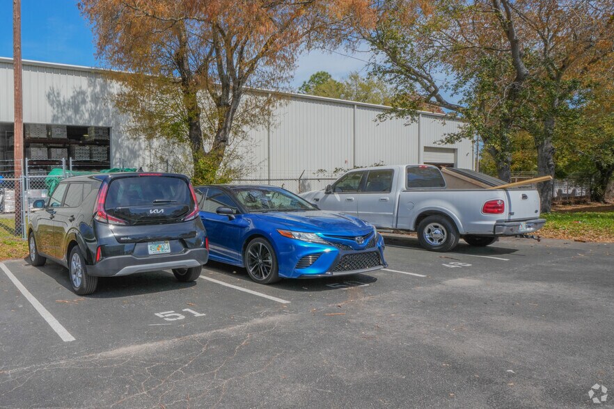 More Photos Of 14605 49th St N, Clearwater Light Distribution For Lease