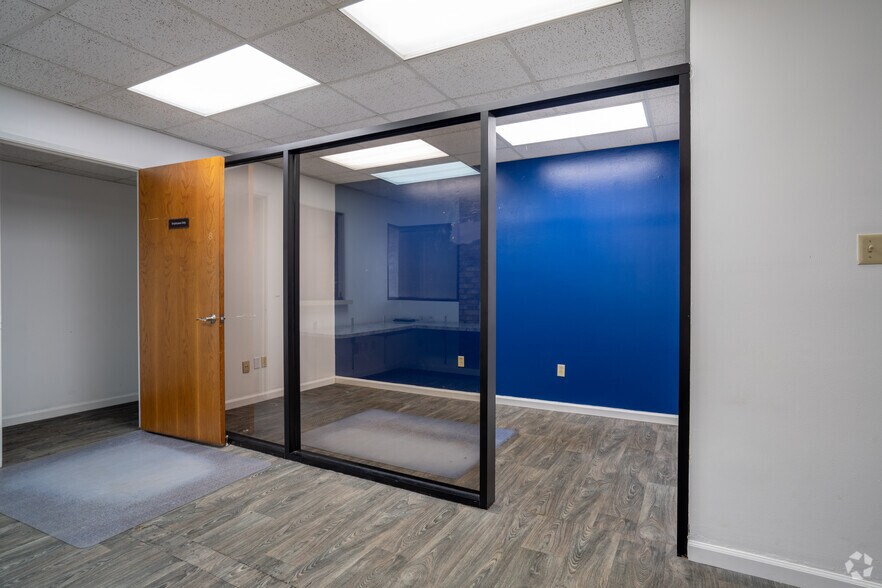 More Photos Of 3919 Woodlawn Ave, Pasadena Medical For Lease