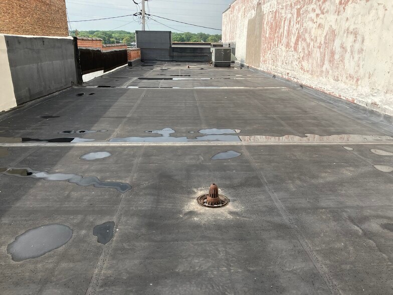 More Photos Of 211 W 1st St, Dixon General Retail For Sale