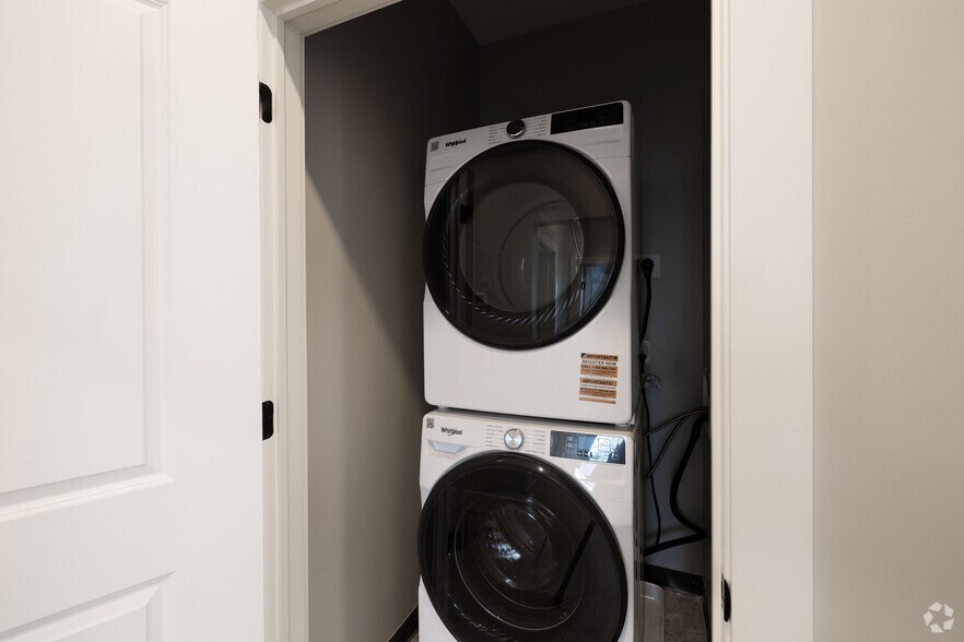 More Photos Of 271-277 State St, Schenectady Apartments For Lease