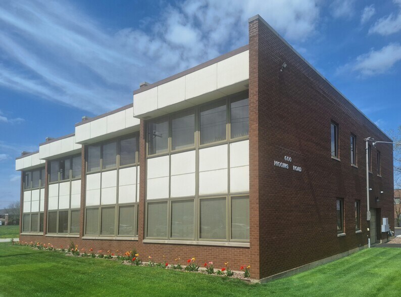 More Photos Of 600 E Higgins Rd, Elk Grove Village Office For Lease