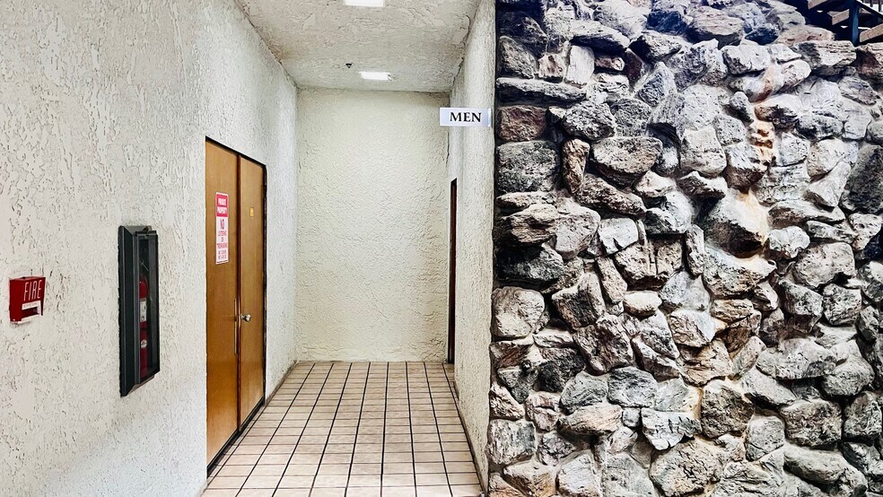 More Photos Of 14075 Hesperia Rd, Victorville Medical For Sale