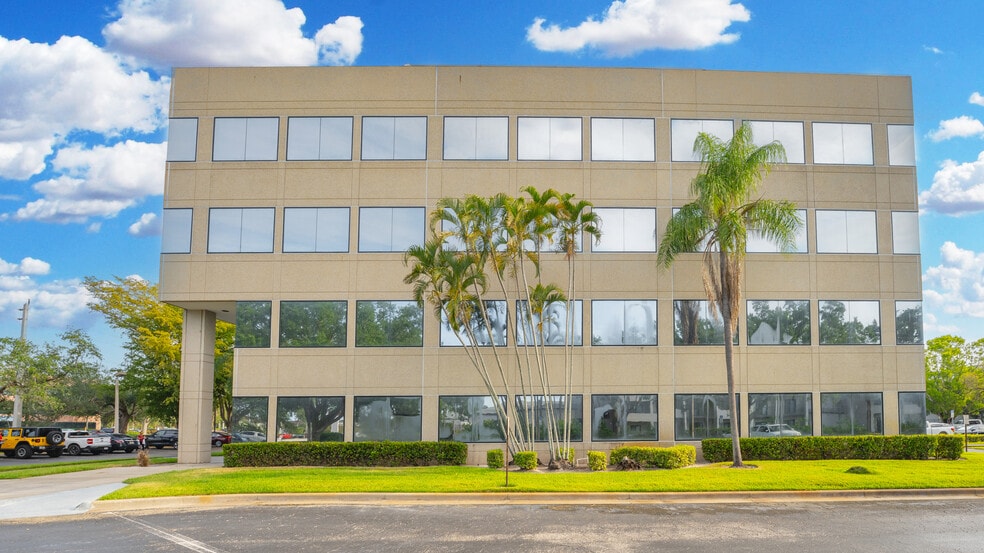 More Photos Of 4415 Metro Pky, Fort Myers Office For Lease