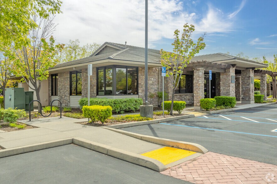 More Photos Of 1737 Creekside Dr, Folsom Medical For Lease