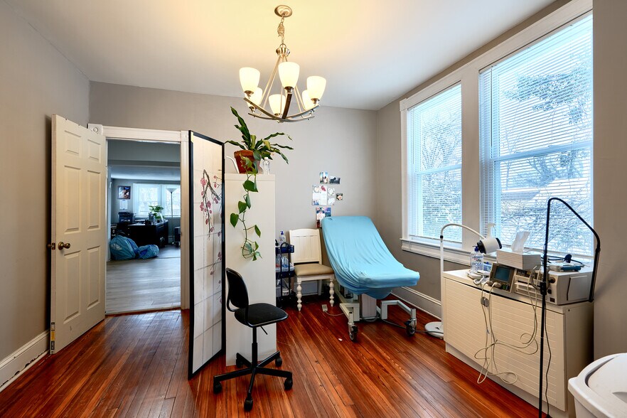 More Photos Of 16-18 Sudbrook Ln, Pikesville Office Residential For Sale