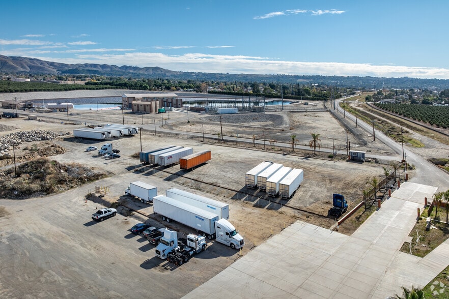 More Photos Of 9441-9477 N Opal Ave, Mentone Distribution For Lease