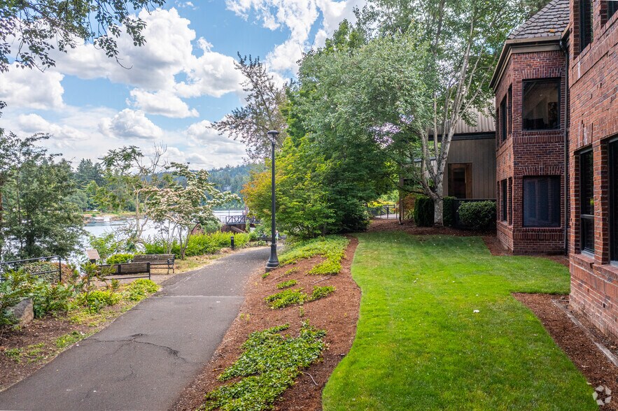 More Photos Of 300 Oswego Pointe Dr, Lake Oswego Office For Lease