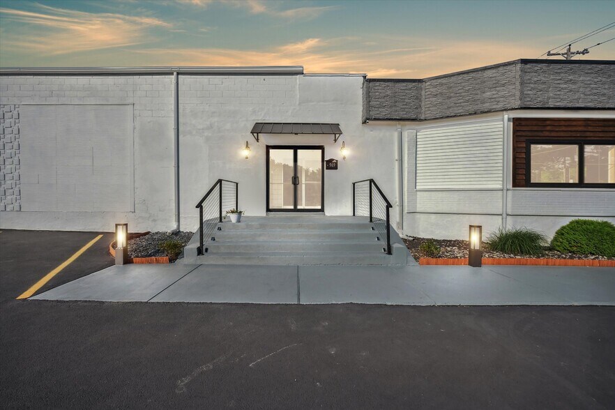 Primary Photo Of 969 Dixie Hwy, Rossford General Retail For Sale