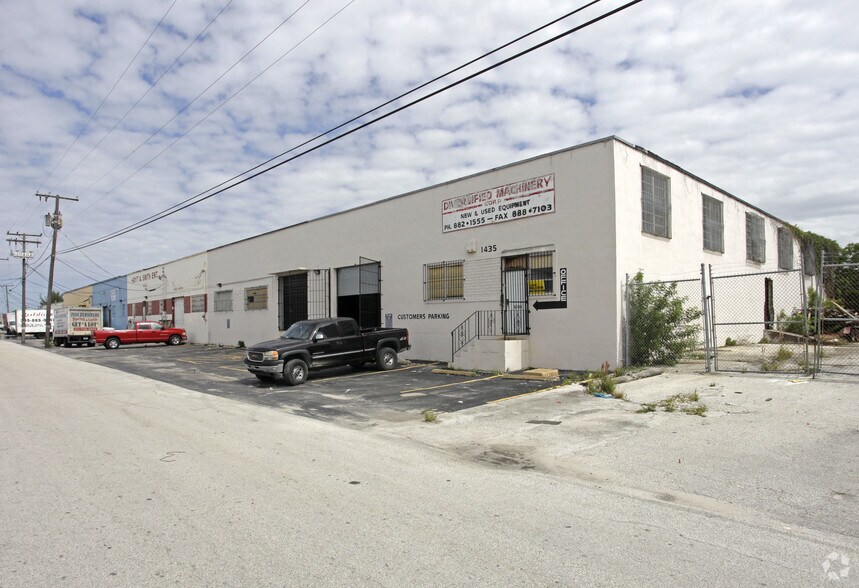 Primary Photo Of 1435-1495 E 11th Ave, Hialeah Warehouse For Lease