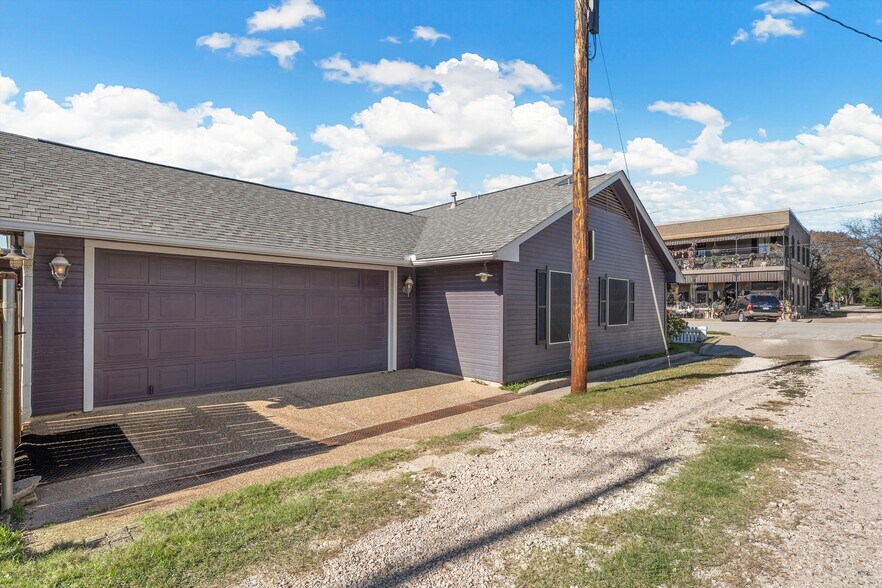 More Photos Of 103-105 E Center Street, Lorena Storefront For Sale