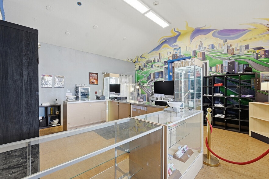 More Photos Of 2553 Sheridan Blvd, Edgewater Storefront Retail Office For Sale