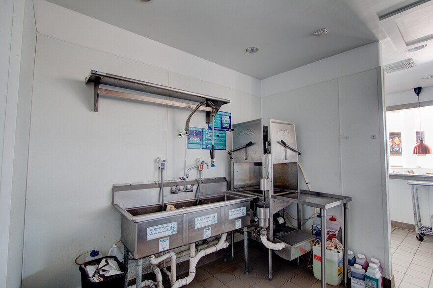 More Photos Of 6675 Mediterranean Dr, McKinney Restaurant For Sale