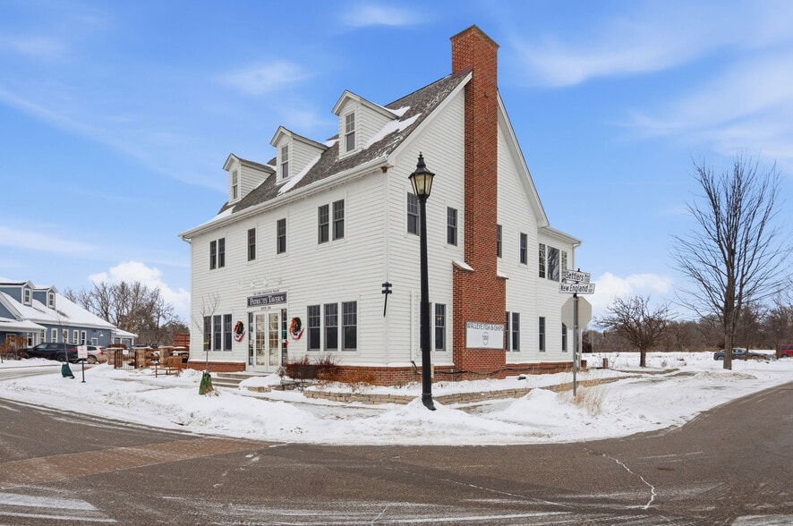 More Photos Of 145 New England Pl, Stillwater Storefront Retail Office For Sale
