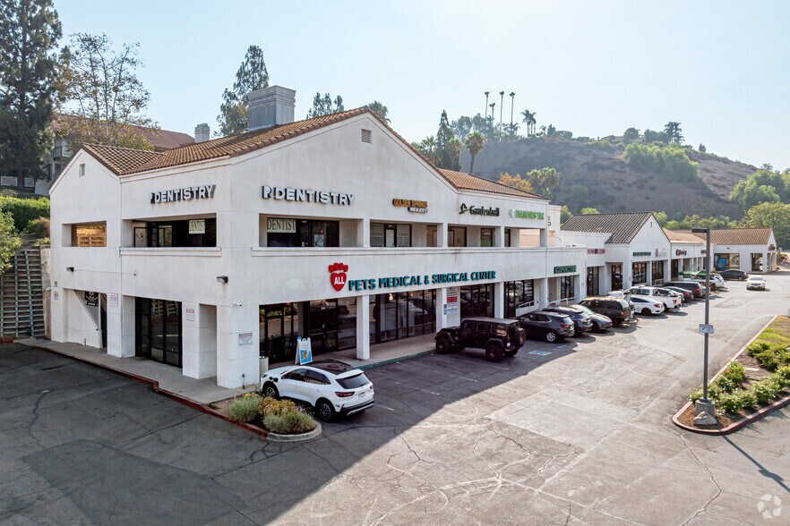 More Photos Of 3000-3096 W Temple Ave, Pomona Freestanding For Lease
