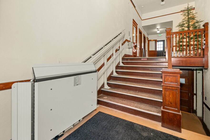 More Photos Of 508 E Main Ave, Chewelah Office For Sale