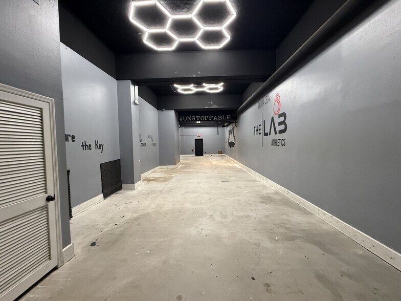 More Photos Of 3215-3217 S Macdill, Tampa Unknown For Lease