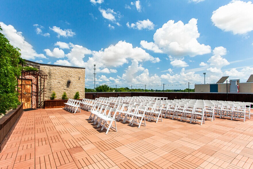 More Photos Of 308-312 SE Douglas St, Lee's Summit Freestanding For Sale