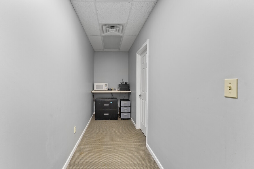 More Photos Of 4241 Kirk Rd, Austintown Office For Sale