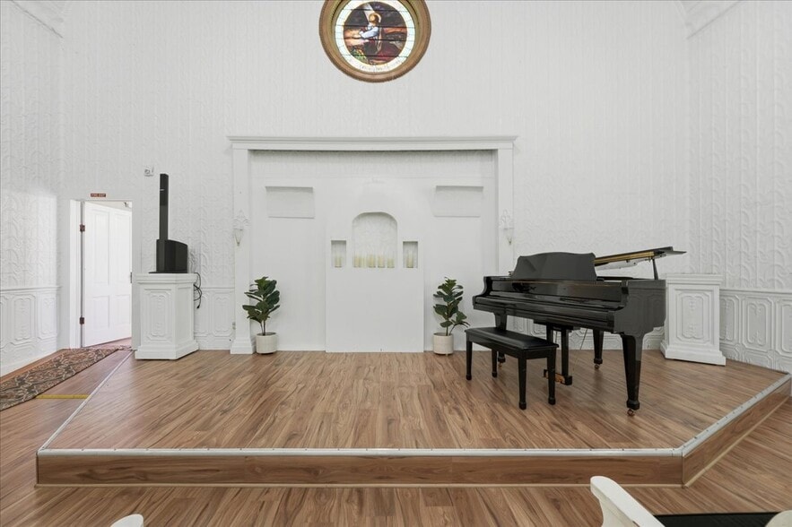 More Photos Of 508 NW 3rd Ave, Canby Religious Facility For Sale