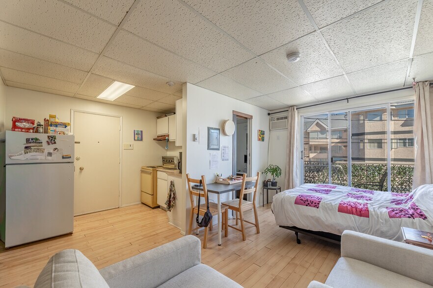 More Photos Of 157 Wade Av W, Penticton Apartments For Sale