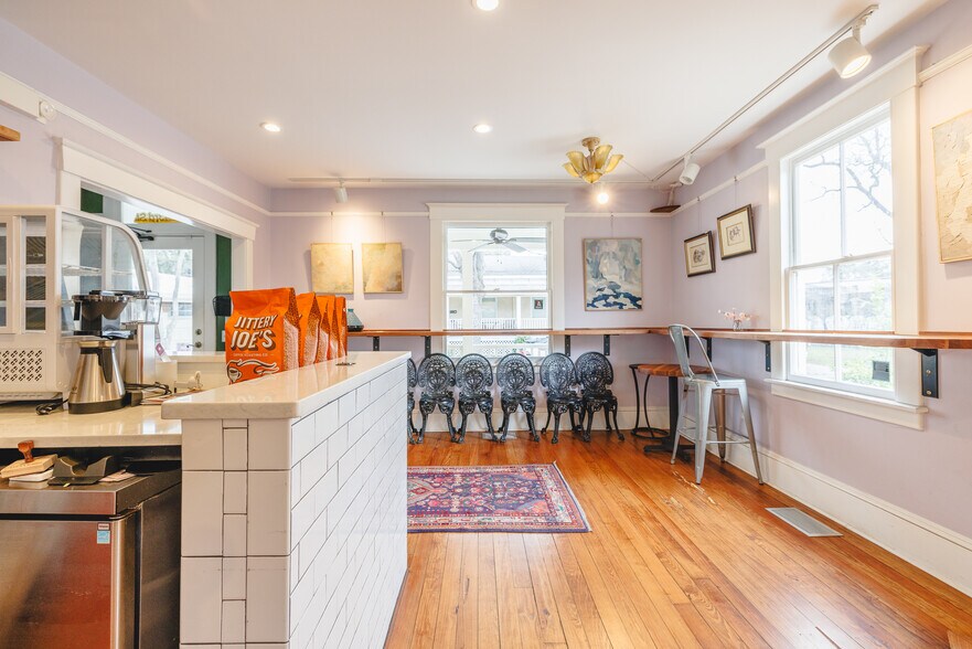 More Photos Of 9 W 43rd St, Savannah Office For Lease