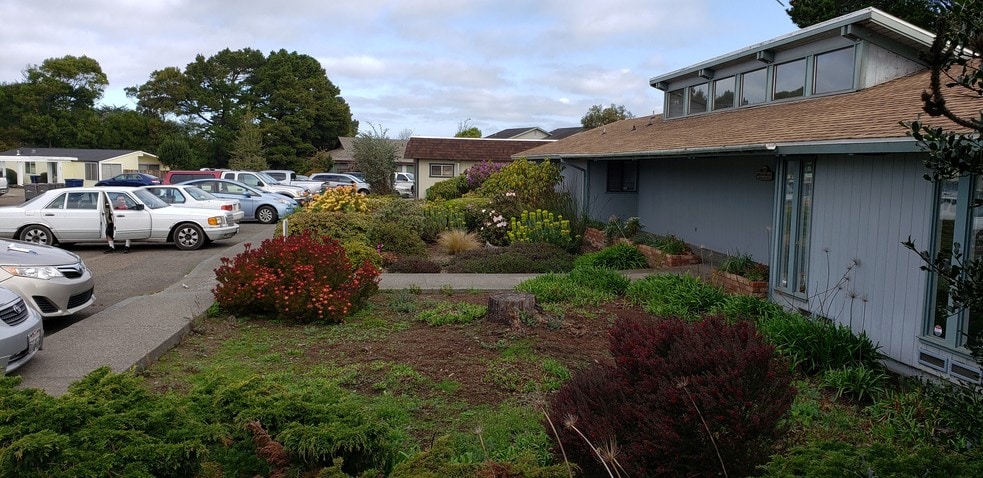 More Photos Of 895 River Dr, Fort Bragg Healthcare For Sale