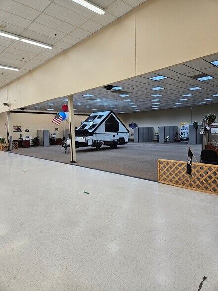 More Photos Of 525-555 E Francis Ave, Spokane Auto Dealership For Sale