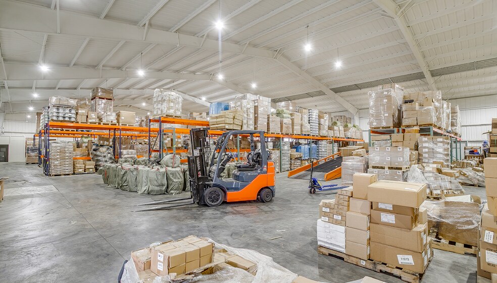 More Photos Of 138 Leopard Rd, Rhome Industrial For Lease