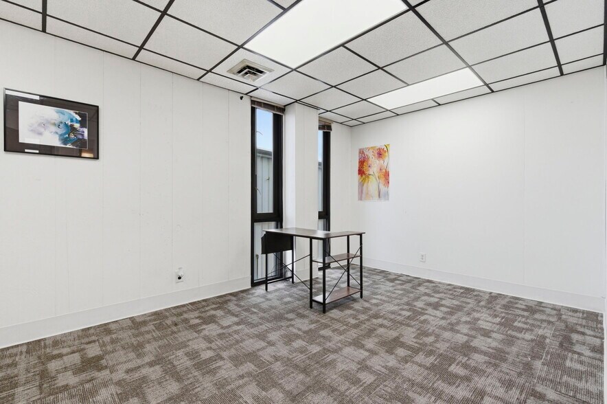 More Photos Of 1331 N Stewart Ave, Springfield Medical For Sale