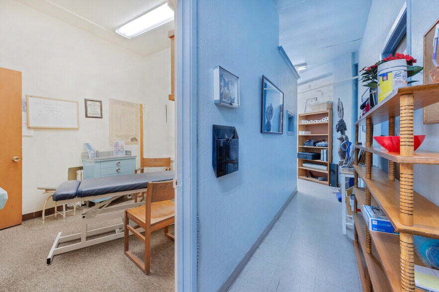 More Photos Of 2037 E Madison St, Seattle Storefront Retail Office For Sale