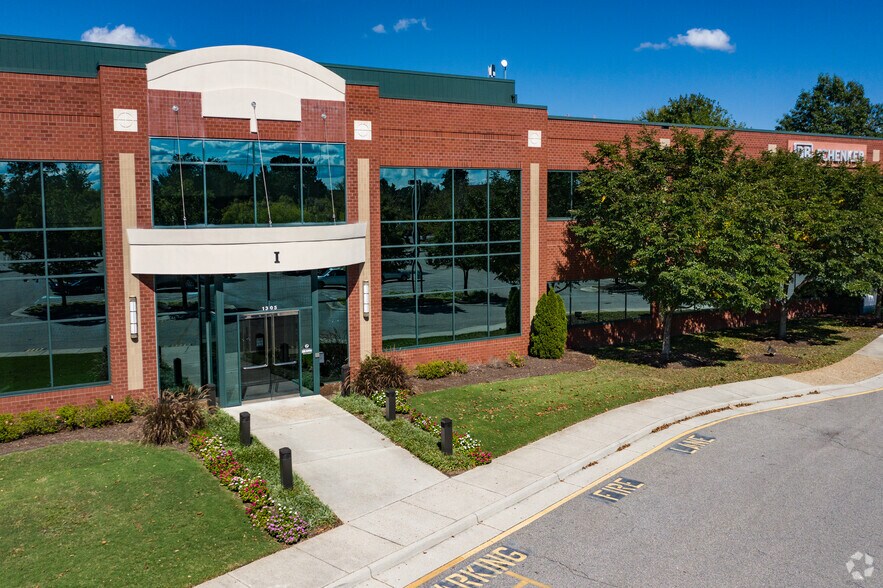 More Photos Of 1305 Executive Blvd, Chesapeake Office For Lease