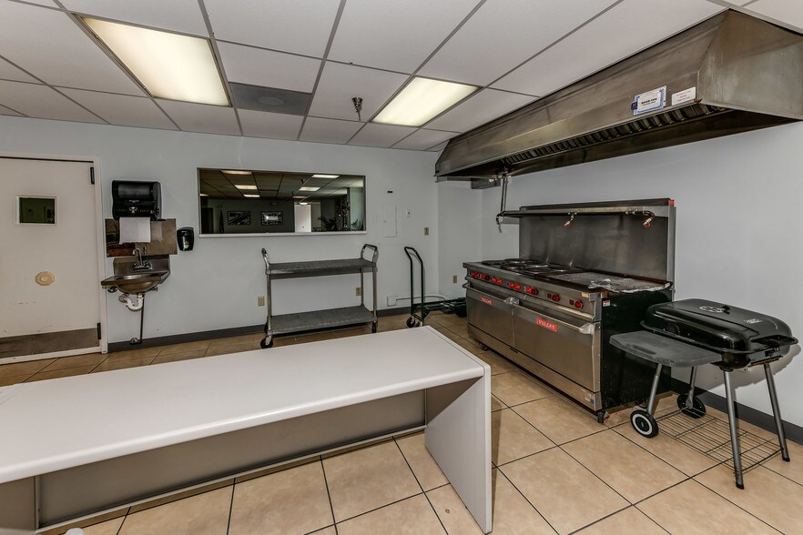 More Photos Of 2313 W Violet, Tampa Medical For Lease