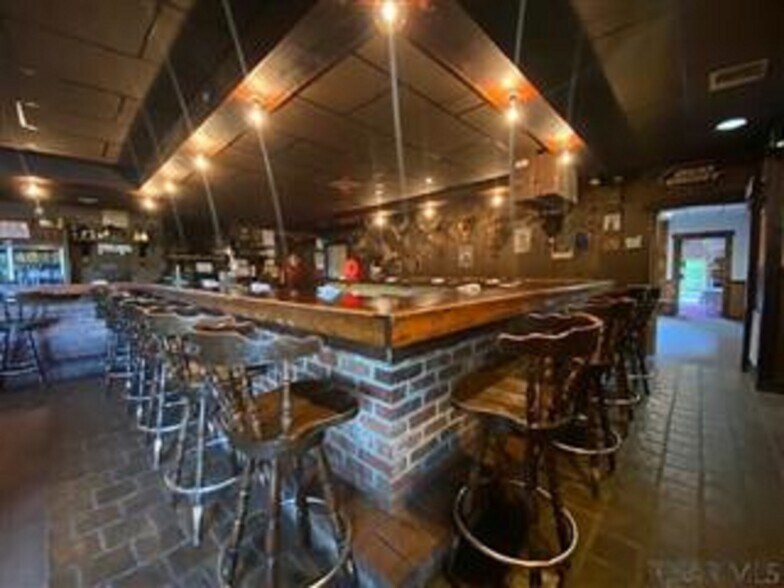 More Photos Of 1939 Forest Hills Dr, Elton Restaurant For Sale
